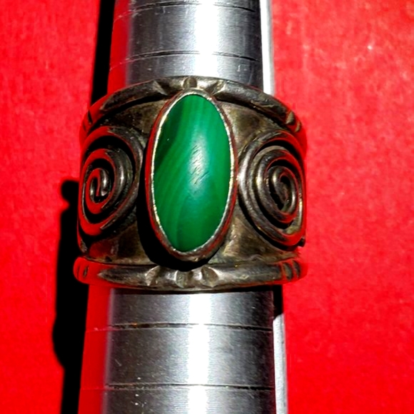 Vintage Art Deco Malachite Ring - Picture 2 of 4